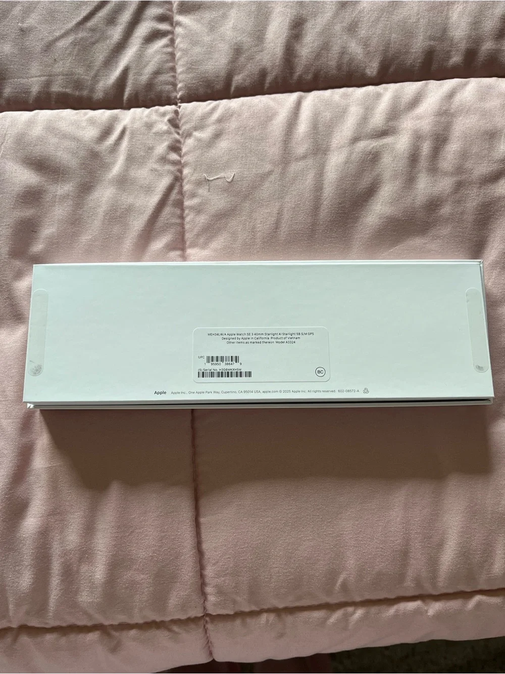 Apple Watch SE 3 in White with Magnetic Charger